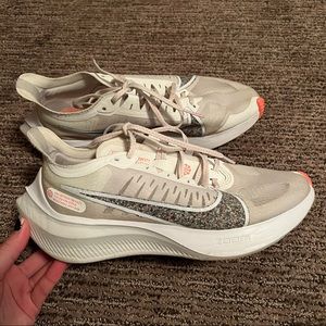 Nike Womens zook gravity shoes 7.5